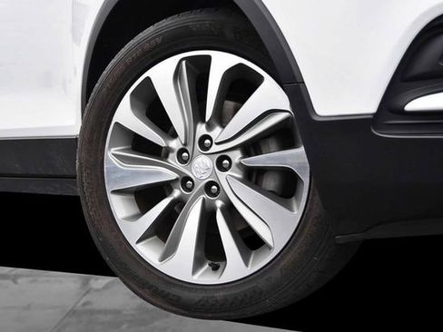 Used 2020 Buick Encore Preferred image 3