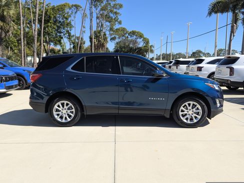 Used 2020 Chevrolet Equinox LT image 2