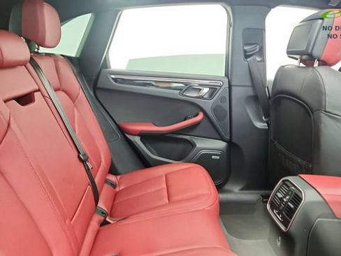 Used 2024 Porsche Macan AWD/4WD image 24