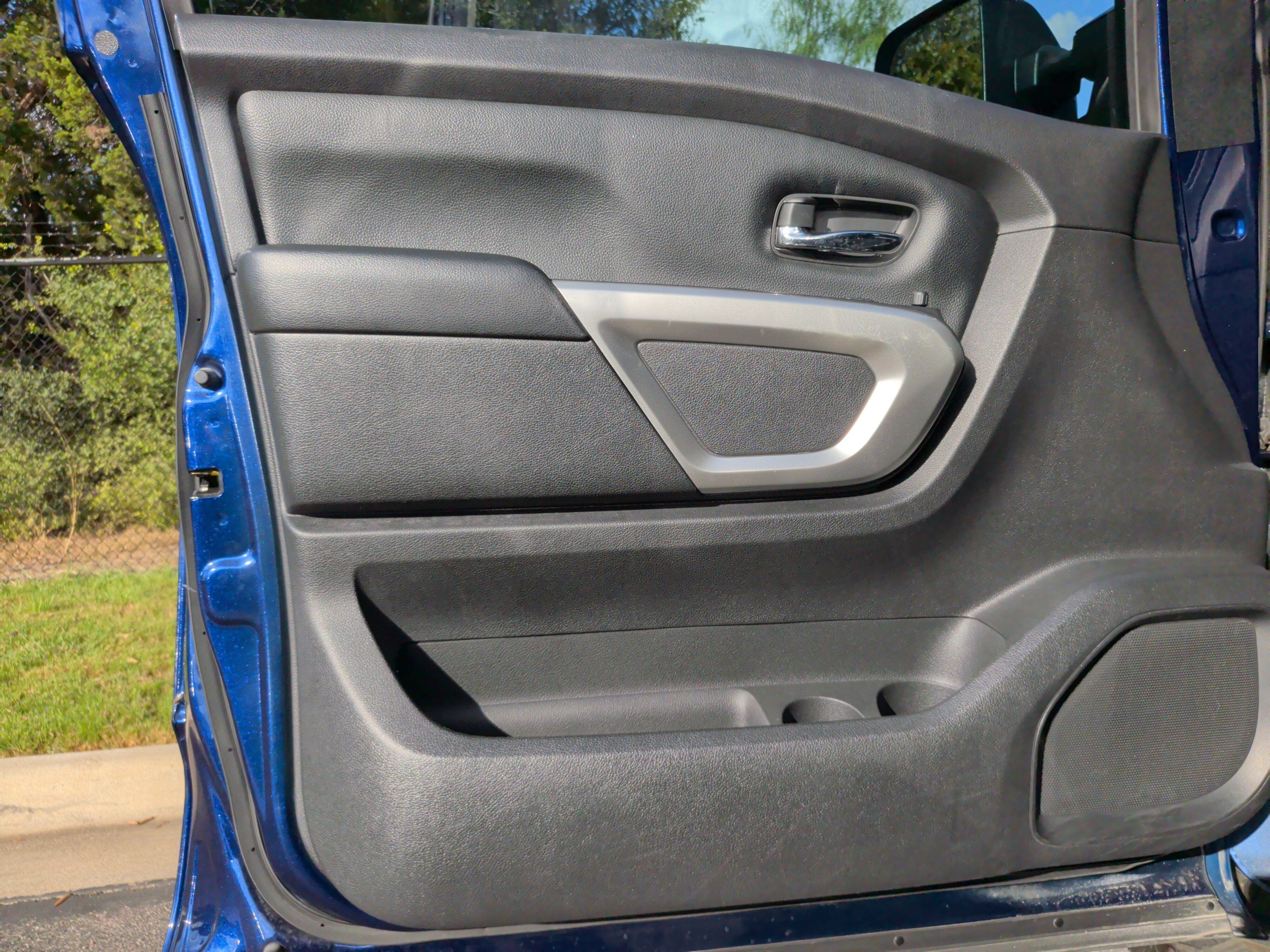 Used 2022 Nissan Titan SV w/ SV Convenience Package RWD image 28