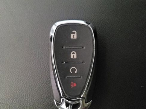 Used 2025 Chevrolet Trax LT w/ LT Convenience Package FWD image 32