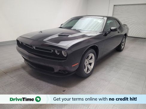 Used 2020 Dodge Challenger SXT RWD image 1