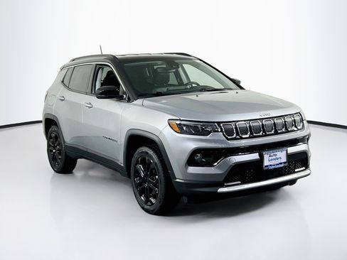 Used 2022 Jeep Compass Limited AWD/4WD image 3