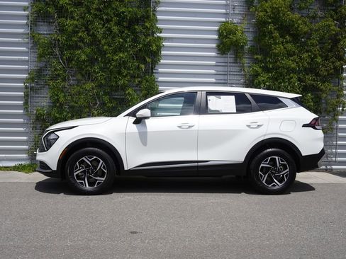 Used 2023 Kia Sportage LX AWD/4WD image 8