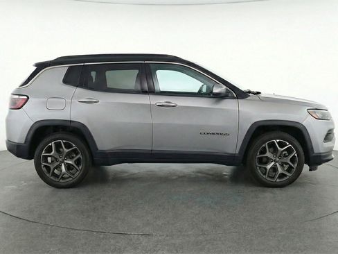 Used 2025 Jeep Compass Limited AWD/4WD image 11