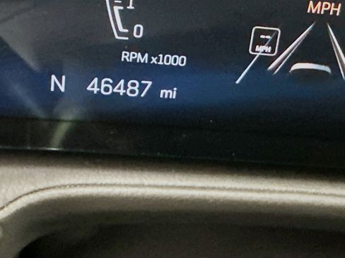 Used 2024 Cadillac XT4 Premium Luxury image 19