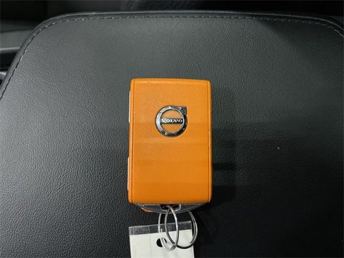 Used 2023 Volvo XC60 B5 Plus image 33