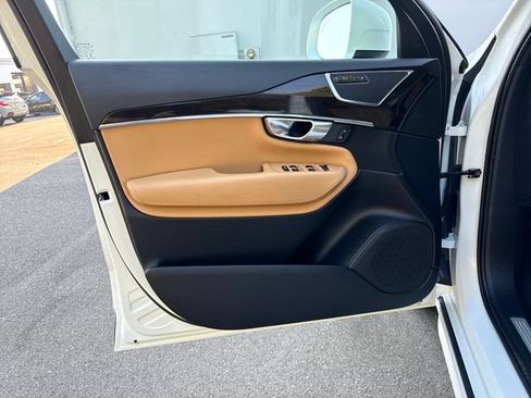 Used 2018 Volvo XC90 T6 Momentum w/ Convenience Package AWD/4WD image 17