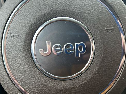 Used 2013 Jeep Grand Cherokee Laredo w/ Laredo E Group image 20