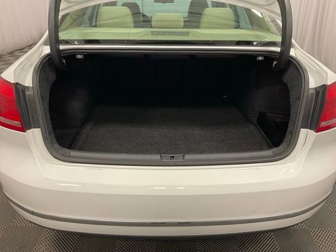 Used 2015 Volkswagen Passat TDI SEL Premium image 38