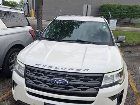 Used 2018 Ford Explorer XLT w/ Equipment Group 202A FWD image 7