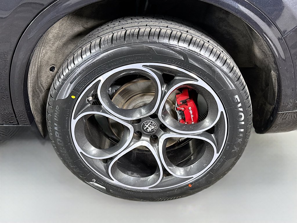 Used 2023 Alfa Romeo Stelvio Veloce AWD/4WD image 34