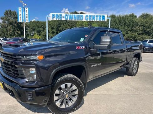 Used 2024 Chevrolet Silverado 2500 Custom w/ Custom Value Package AWD/4WD image 2
