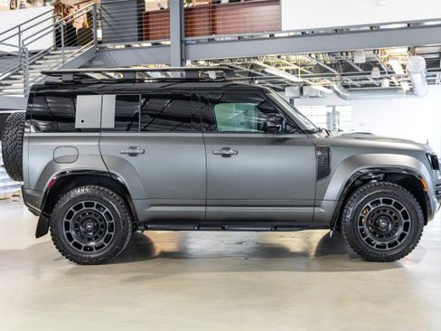 Used 2025 Land Rover Defender 110 AWD/4WD image 7