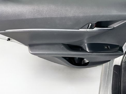 Used 2018 Toyota Camry LE image 24