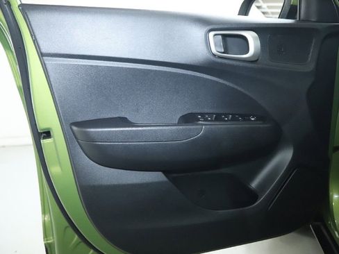 Used 2023 Hyundai Venue SEL FWD image 17