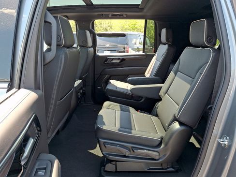 New 2026 Chevrolet Suburban Premier w/ Sun And Tow Package AWD/4WD image 8