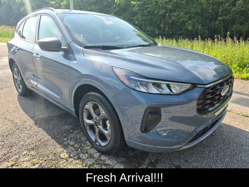 Used 2023 Ford Escape ST-Line w/ Tech Pack #1 AWD/4WD image 3