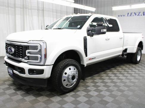Used 2025 Ford F450 Platinum w/ FX4 Off-Road Package image 6