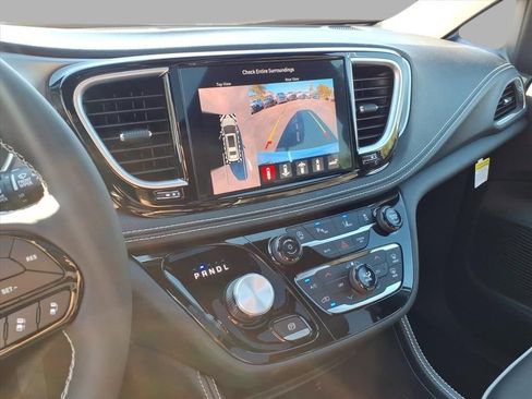 New 2026 Chrysler Pacifica Limited w/ S Appearance Package image 16