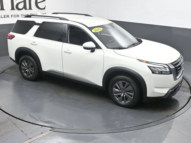 Used 2025 Nissan Pathfinder SV FWD image 43
