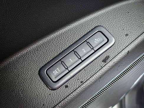 Used 2018 GMC Yukon SLT w/ Premium Edition image 11