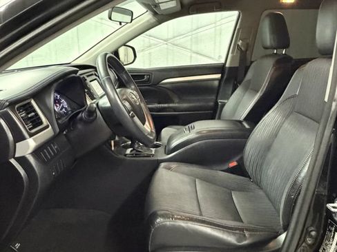 Used 2015 Toyota Highlander Plus FWD image 17