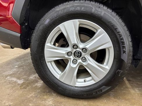 Used 2019 Toyota RAV4 LE w/ Carpet Mat Package image 34