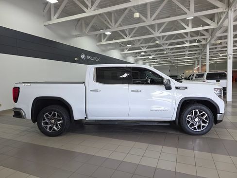 Used 2023 GMC Sierra 1500 SLT w/ X31 Off-Road Package AWD/4WD image 7