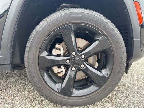 Used 2023 Jeep Grand Cherokee L Altitude image 10