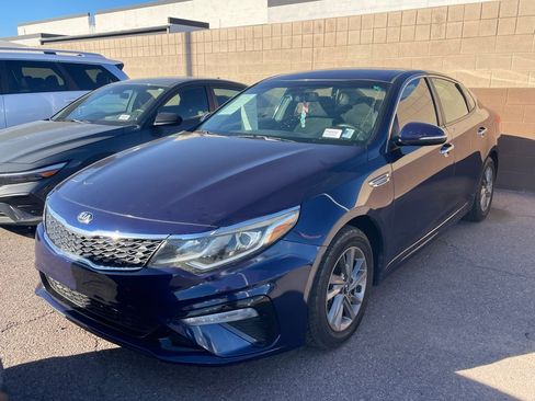 Used 2020 Kia Optima LX image 4