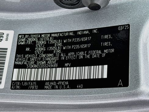 Certified 2025 Toyota Sienna LE FWD image 32