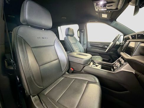 Used 2024 GMC Yukon XL Denali image 29