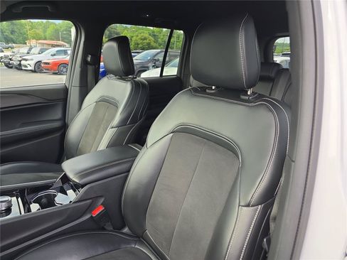 Used 2023 Jeep Grand Cherokee Altitude AWD/4WD image 20