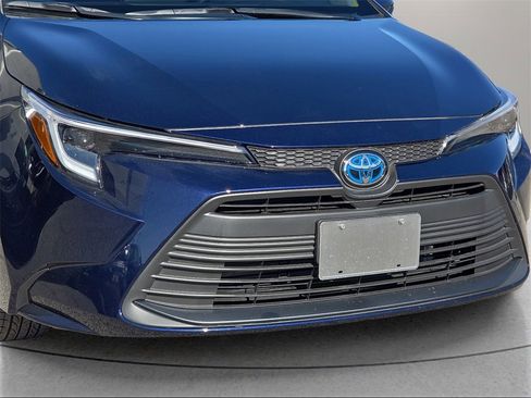Certified 2025 Toyota Corolla LE image 8