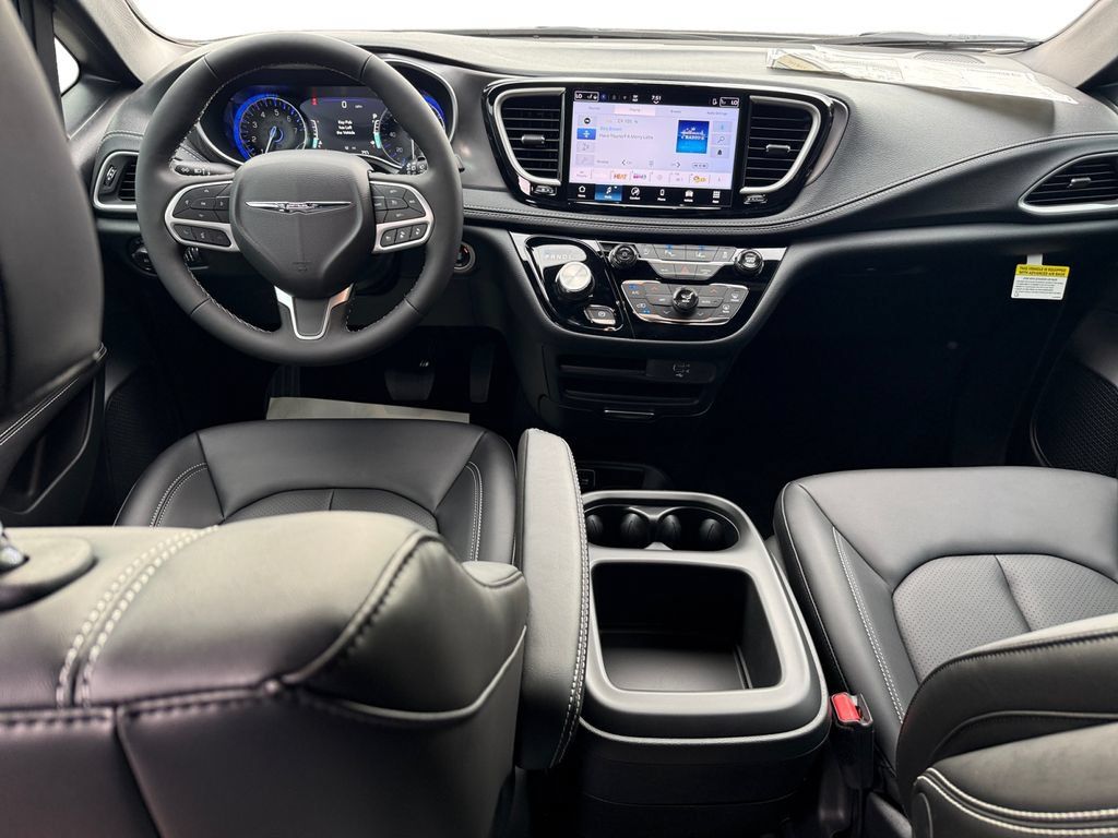 New 2026 Chrysler Pacifica Select FWD image 10