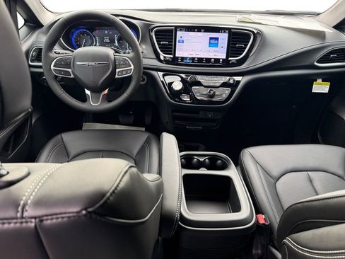 New 2026 Chrysler Pacifica Select image 10