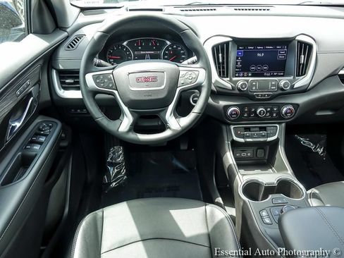 Used 2024 GMC Terrain SLT w/ Tech Package FWD image 15
