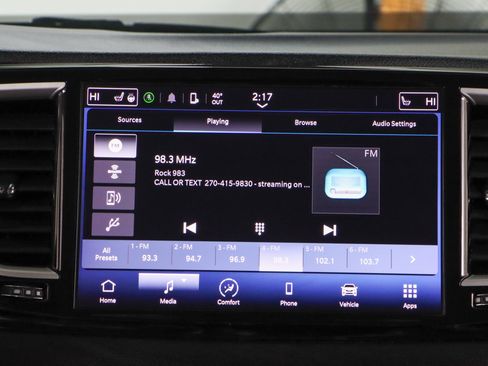Used 2023 Chrysler Pacifica Touring-L FWD image 19