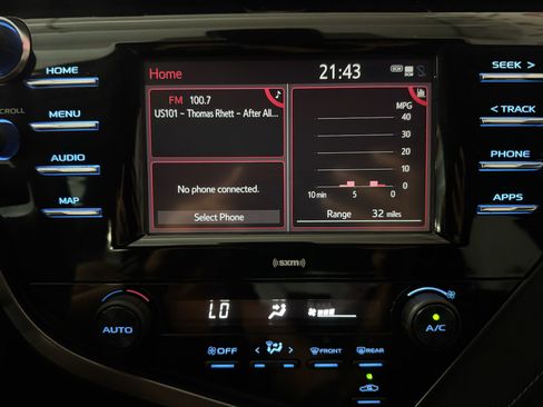 Used 2020 Toyota Camry SE FWD image 27