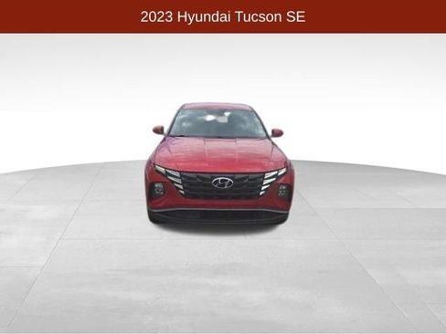 Used 2023 Hyundai Tucson SE AWD/4WD image 2