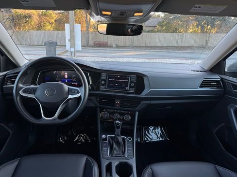 Used 2024 Volkswagen Jetta SE image 25