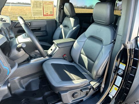 Used 2024 Ford Bronco Black Diamond image 11