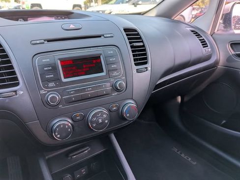 Used 2016 Kia Forte LX FWD image 29