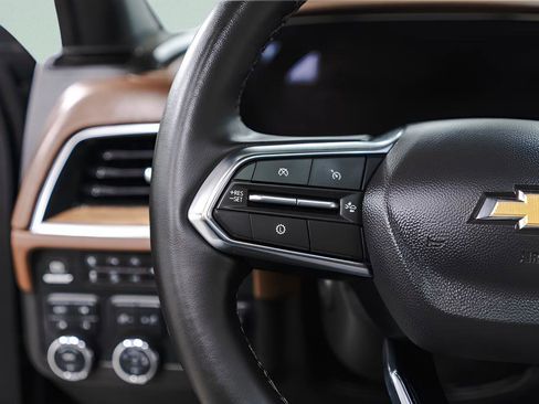 Used 2025 Chevrolet Suburban High Country image 12