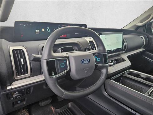 Used 2025 Ford Expedition Active image 9