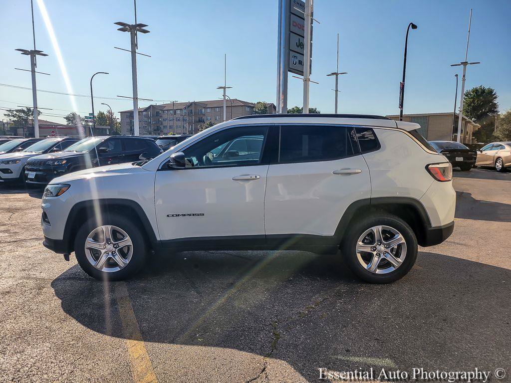 Used 2023 Jeep Compass Latitude AWD/4WD image 10