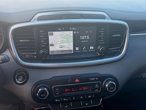 Used 2019 Kia Sorento SX image 10