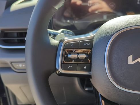 New 2026 Kia Carnival EX image 30