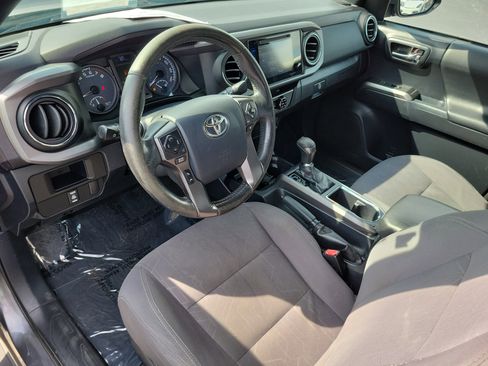 Used 2017 Toyota Tacoma TRD Sport w/ Tow Package RWD image 18